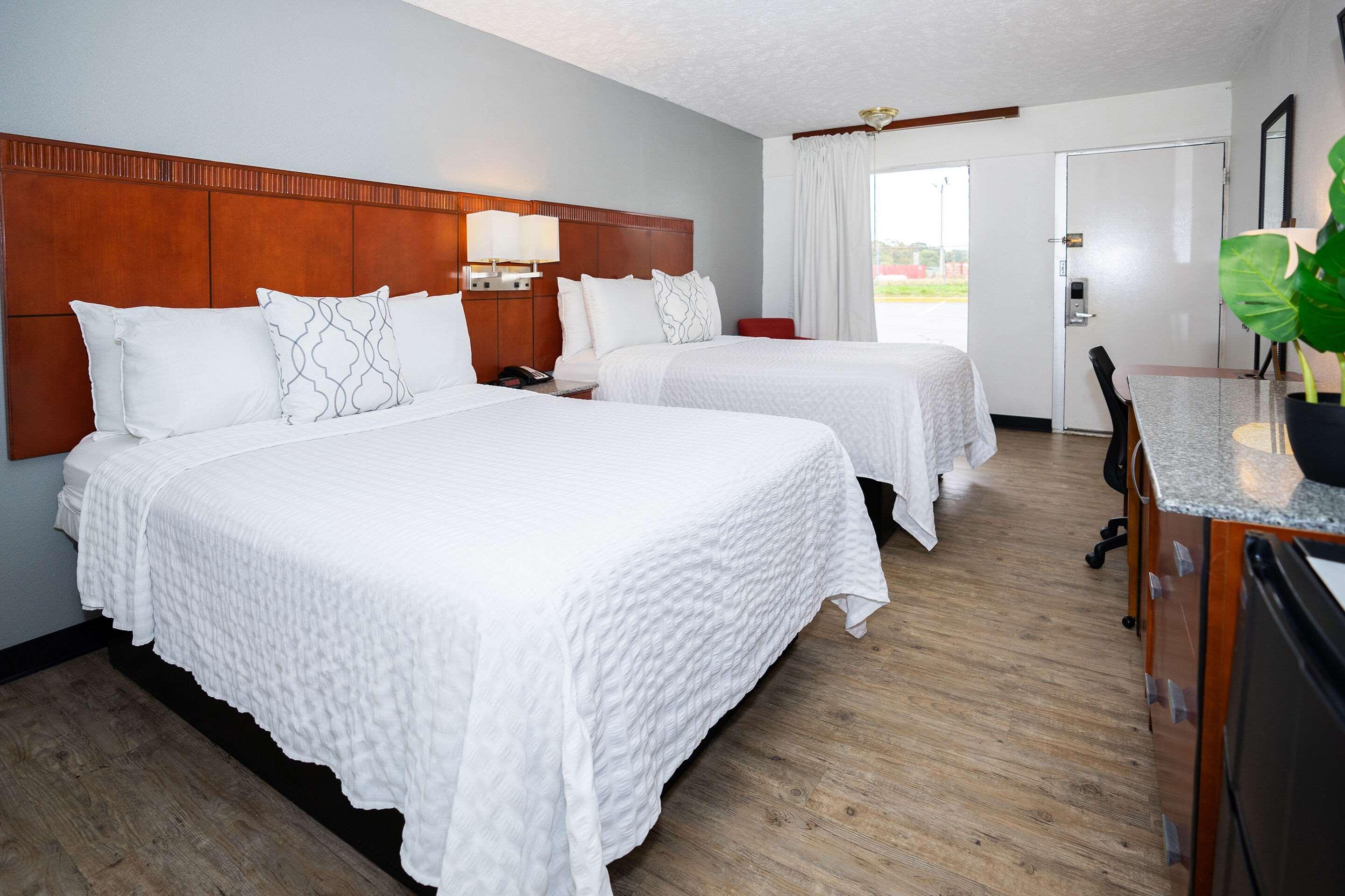 Ramada By Wyndham Lumberton Hotel Exterior photo