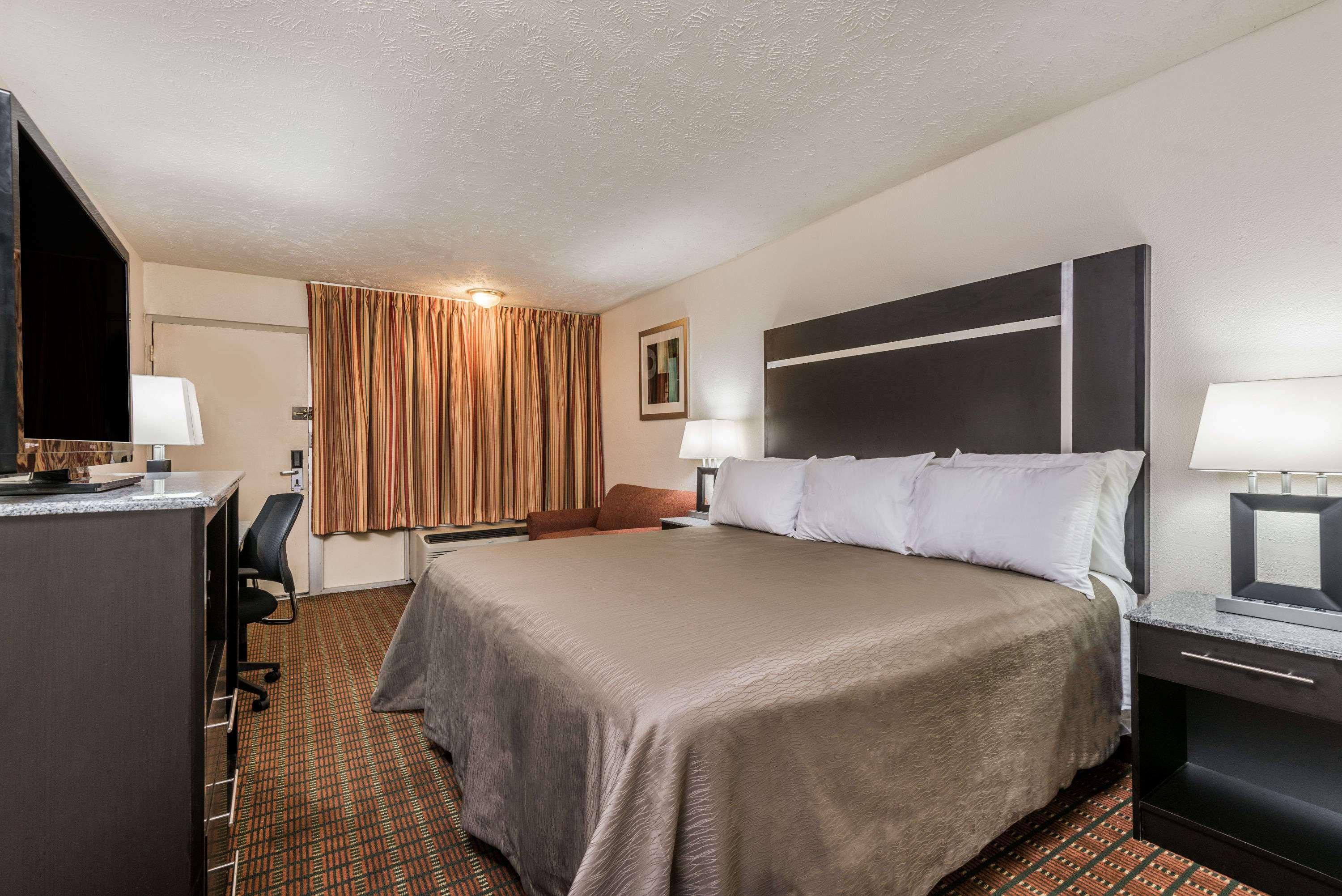 Ramada By Wyndham Lumberton Hotel Exterior photo