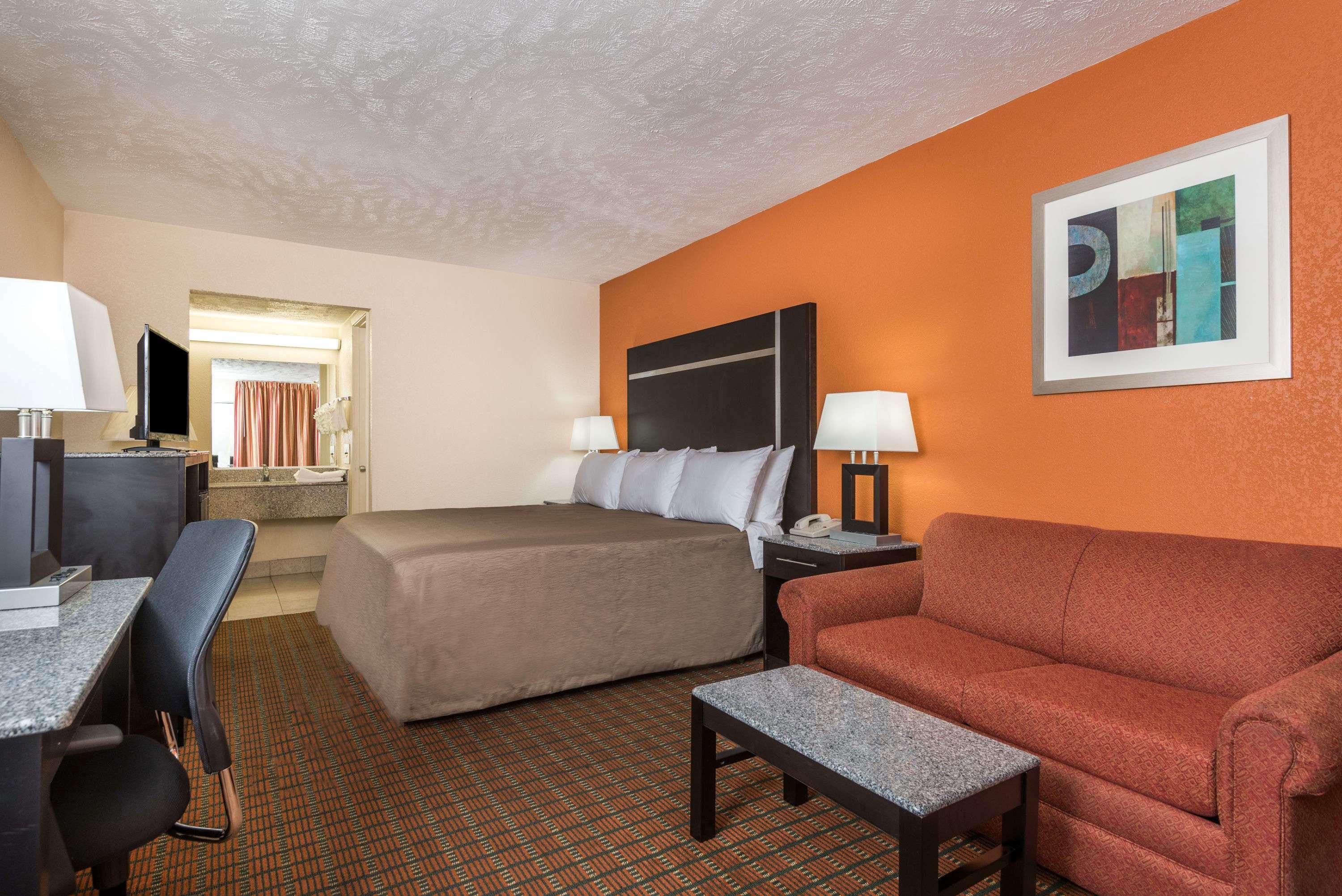 Ramada By Wyndham Lumberton Hotel Exterior photo