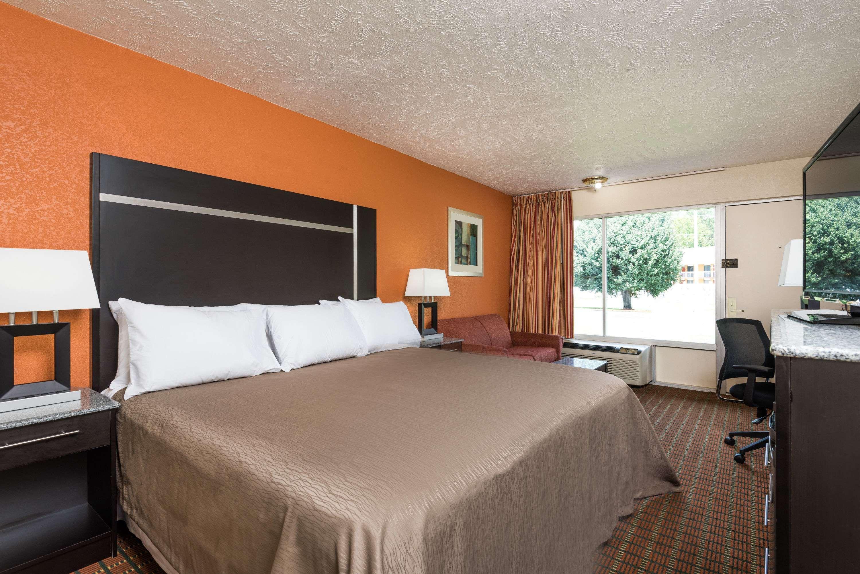 Ramada By Wyndham Lumberton Hotel Exterior photo