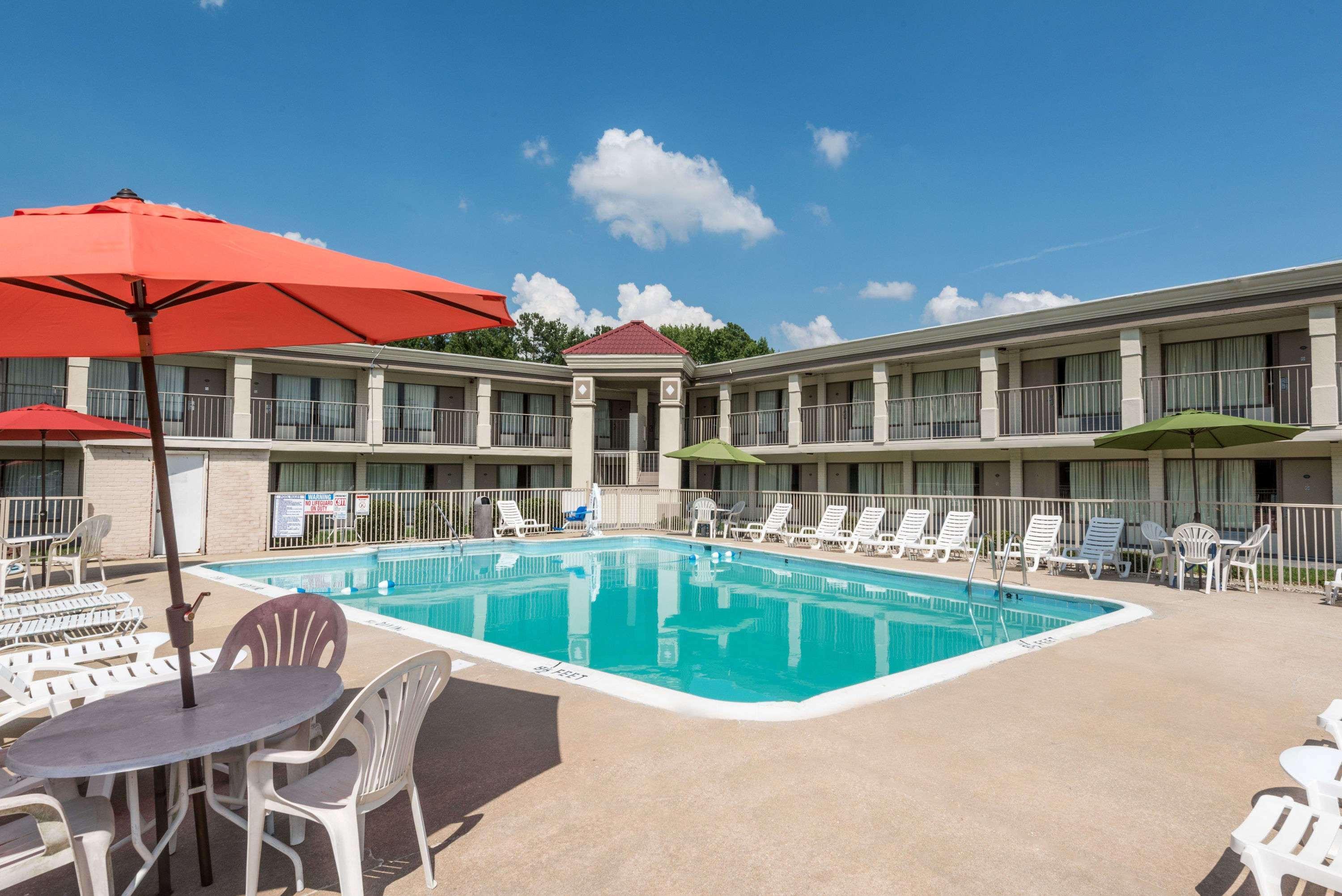 Ramada By Wyndham Lumberton Hotel Exterior photo