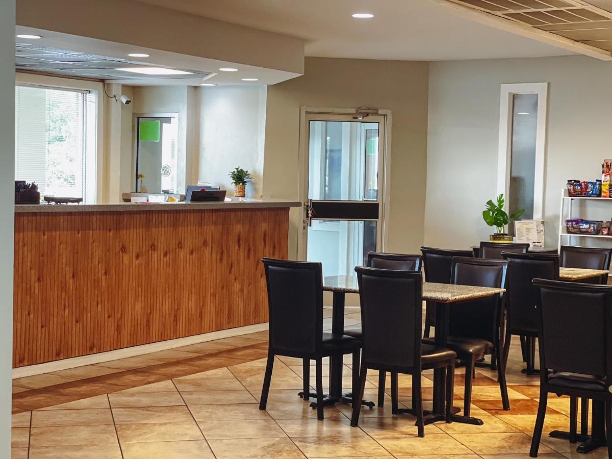 Ramada By Wyndham Lumberton Hotel Exterior photo