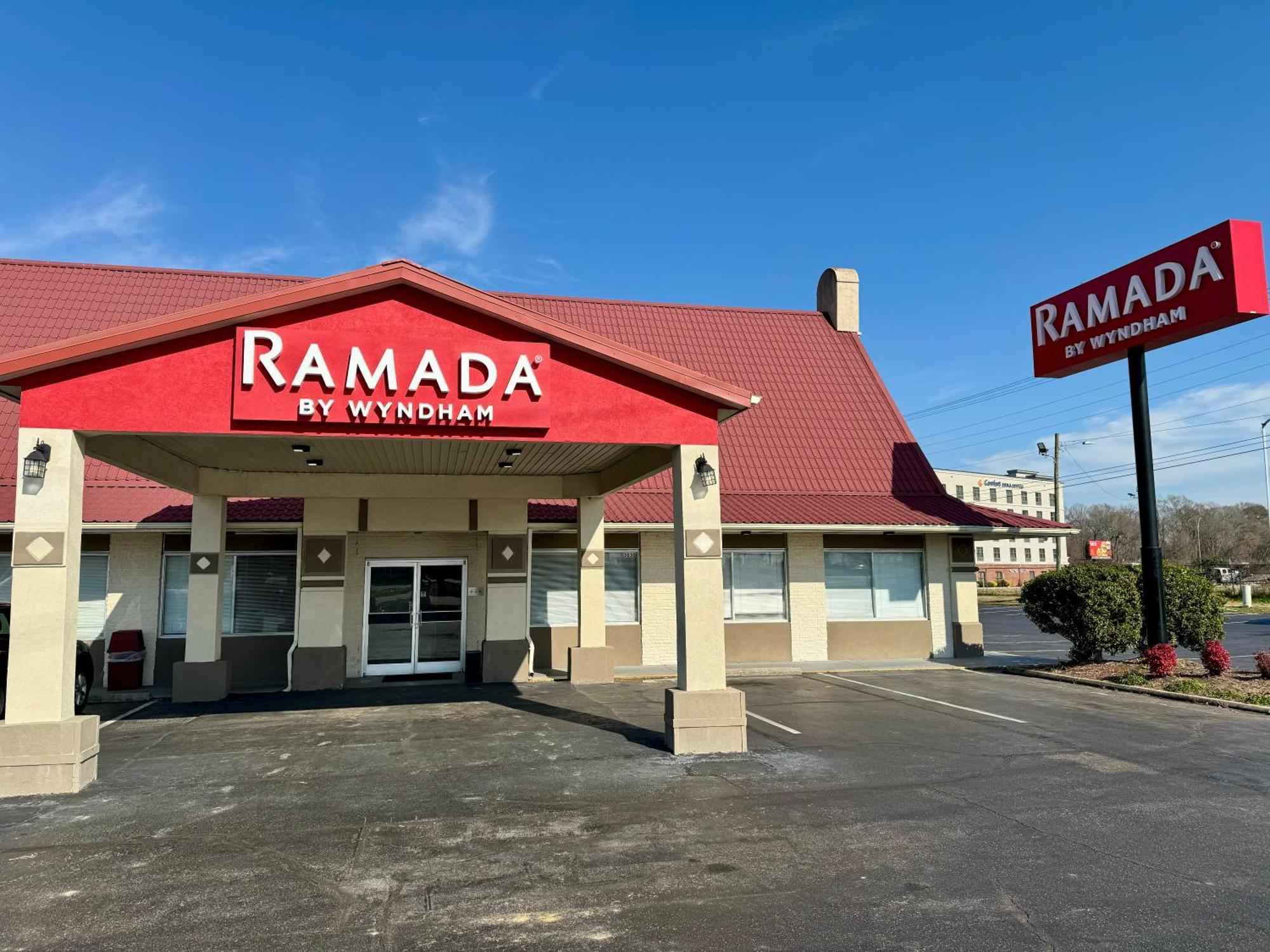 Ramada By Wyndham Lumberton Hotel Exterior photo