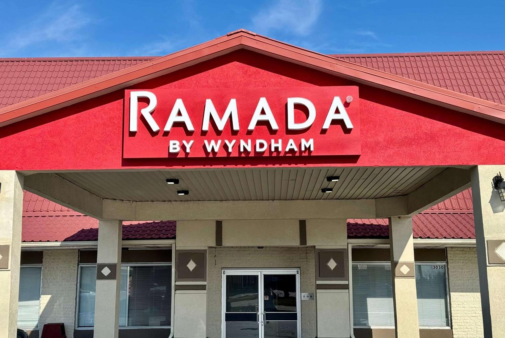 Ramada By Wyndham Lumberton Hotel Exterior photo